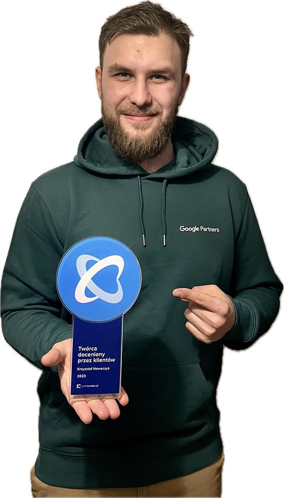 Krzysztof Nowaczyk ze statuetką Google Partner